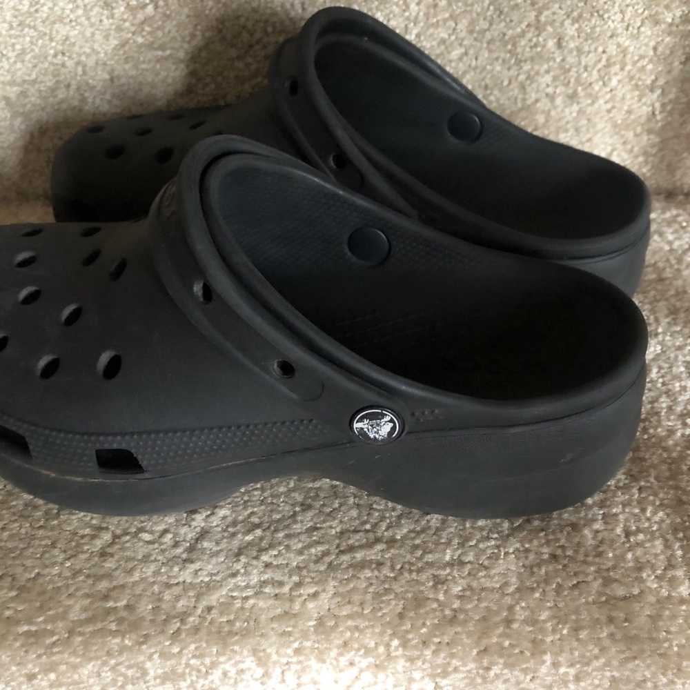Platform Crocs Classic Clog in Black Size 9